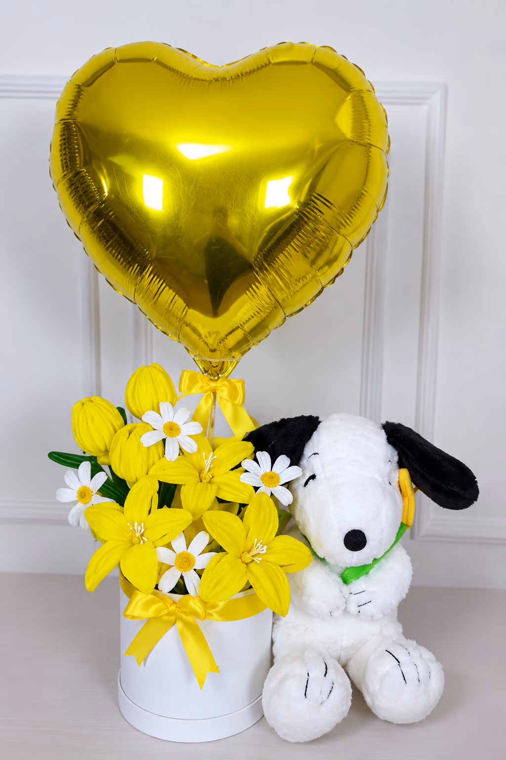 Arreglo floral amarillo con peluche y globo corazon para sorpresa en Lima