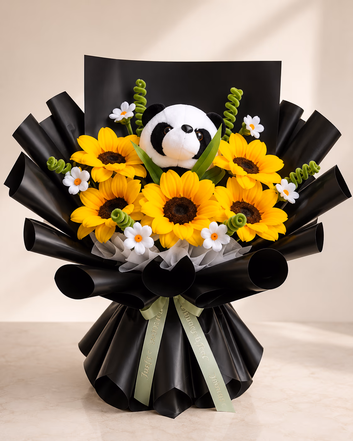 Arreglo floral amarillo con girasoles y peluche panda para delivery en Lima