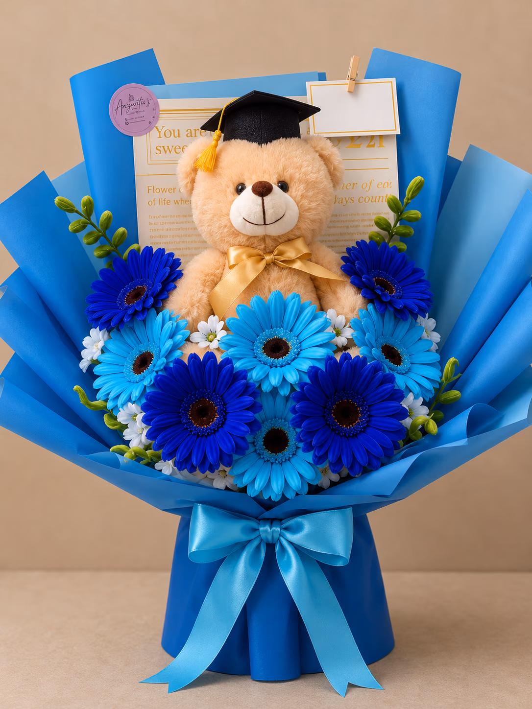 Arreglo floral azul de graduacion con peluche para regalo en Lima