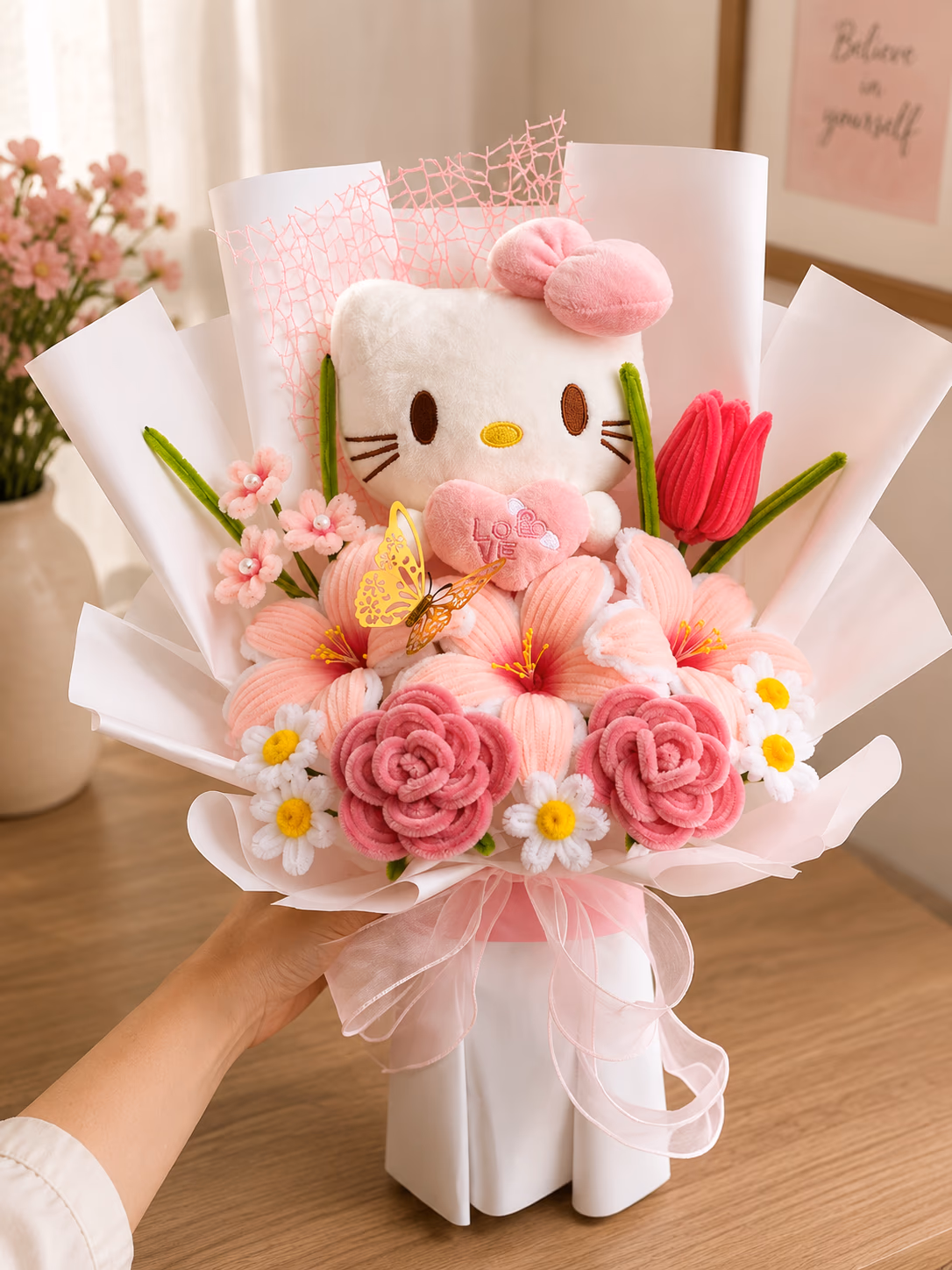 Arreglo floral rosado con peluche de gatita para regalo en Lima