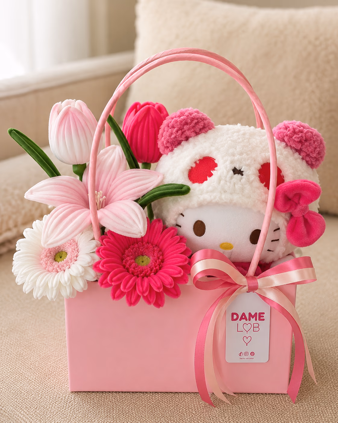 Cartera floral rosada con peluche de gatita para regalo personalizado en Lima